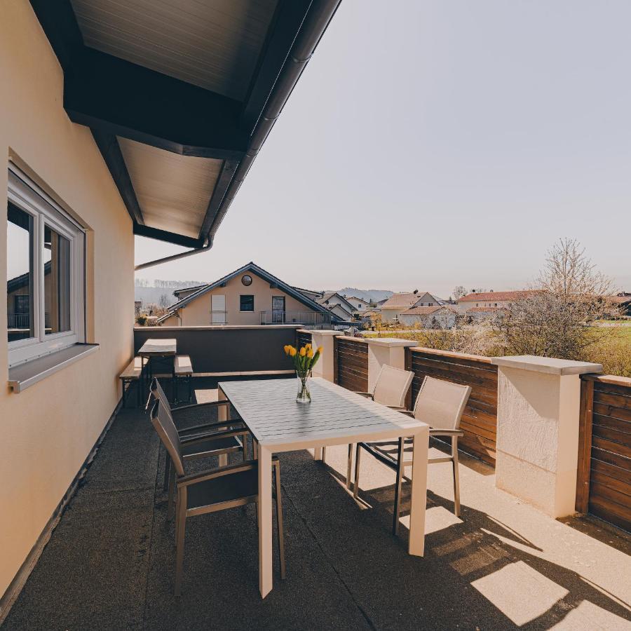 Grosse Ferienwohnung Mit Balkon Und Perfekter Lage Eggenthal Kültér fotó